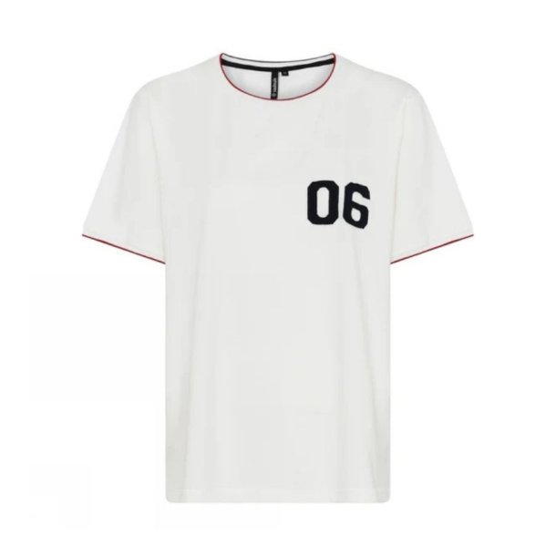 Soulmate hvid T-shirt med 06-print og kontrastkanter.