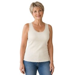 Soulmate offwhite ribtop med blondekanter.