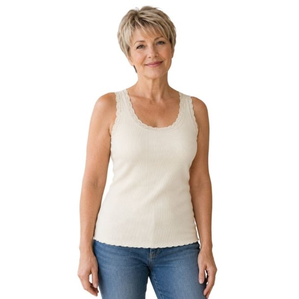 Soulmate offwhite ribtop med blondekanter.