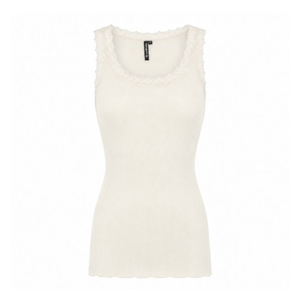 Soulmate offwhite ribtop med blondekanter.