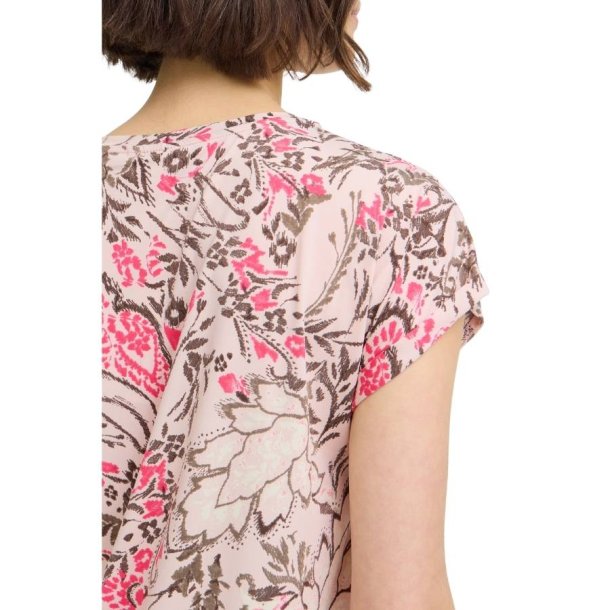 Fransa T-shirt med beige bund og rosa blomsterprint