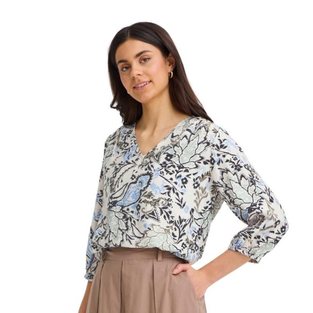 Bl� og beige m�nstret bluse fra Fransa model 20615424