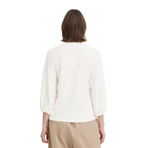 Fransa creme top med hulm�nster og V-udsk�ring