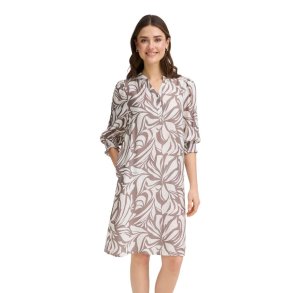 Fransa kjole i sand og creme med stort bladprint og 3/4-�rmer