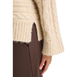 Fransa cremefarvet pullover med h�j hals og kabelstrik
