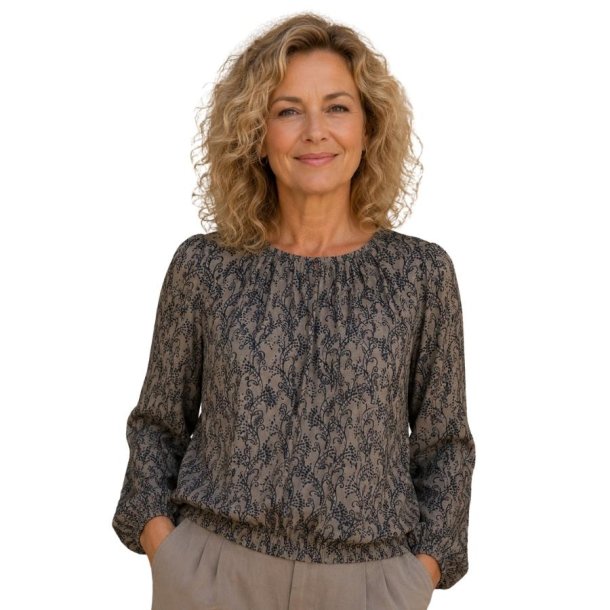 Soulmate bluse i taupe med m�rkebl�t m�nster og lange �rmer