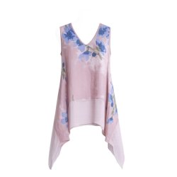 Shylon tunika i h�r og silke med bl� blomsterprint p� rosa bund.