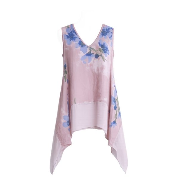 Shylon tunika i h�r og silke med bl� blomsterprint p� rosa bund.
