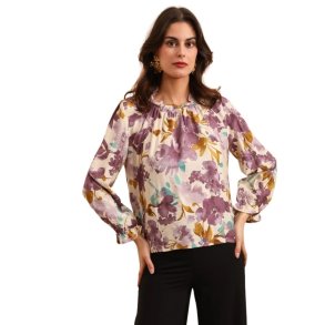 Mooya bluse med blomsterprint i creme og lilla nuancer &ndash; feminin damemode fra Fruens Hus