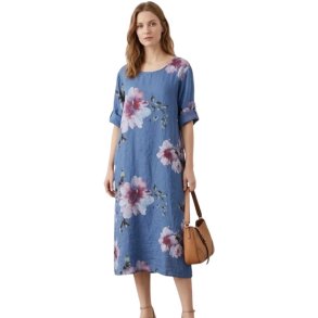 Chana Mod bl� h�rkjole med stort blomsterprint.