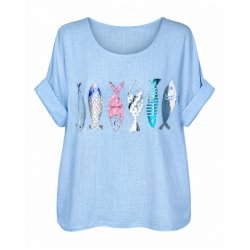 Lucky Nana lysebl� bluse i 100% bomuld med fiskeprint &ndash; One Size, CX8003.