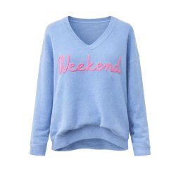 Lysebl� strikbluse med tekst fra MOOYA model I1702-011