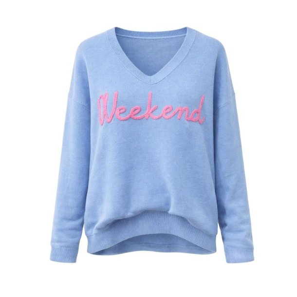 Lysebl� strikbluse med tekst fra MOOYA model I1702-011